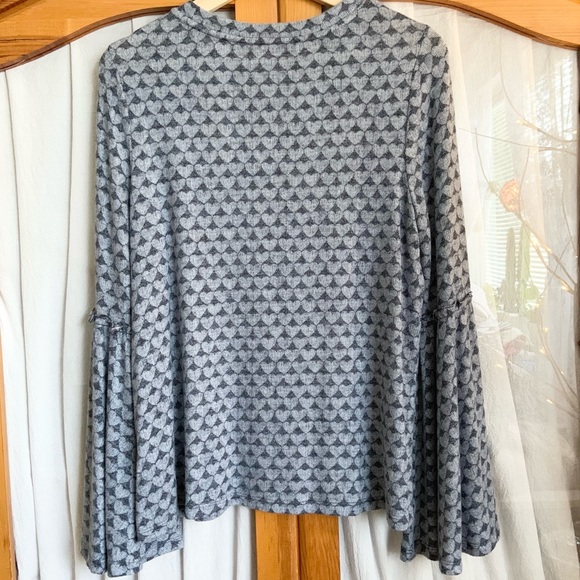 LC Lauren Conrad Bell Sleeve Long Sleeve Shirt Top Size Medium / Hearts Pattern. - Picture 7 of 17